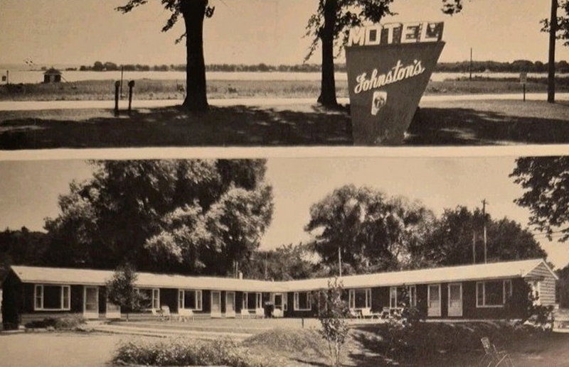 Johnstons Motel - Vintage Postcard